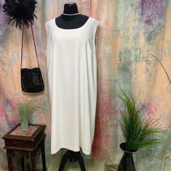 📌 Off-white Dress and Coat with beaded Trim - Picture 3 of 16